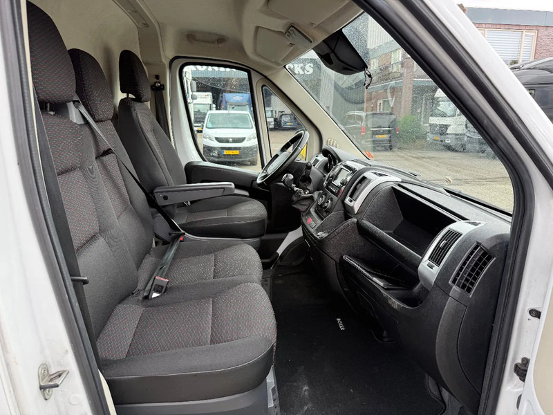 Furgon Peugeot Boxer 2.2 D 140 pk ! 2023: slika 16