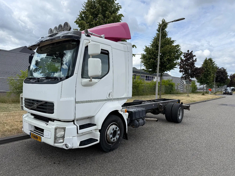 Volvo FL 250 pk 2013 euro 5 - Kamion sa golom šasijom i zatvorenom kabinom: slika 1 Volvo FL 250 pk 2013 euro 5 - Kamion sa golom šasijom i zatvorenom kabinom: slika 1