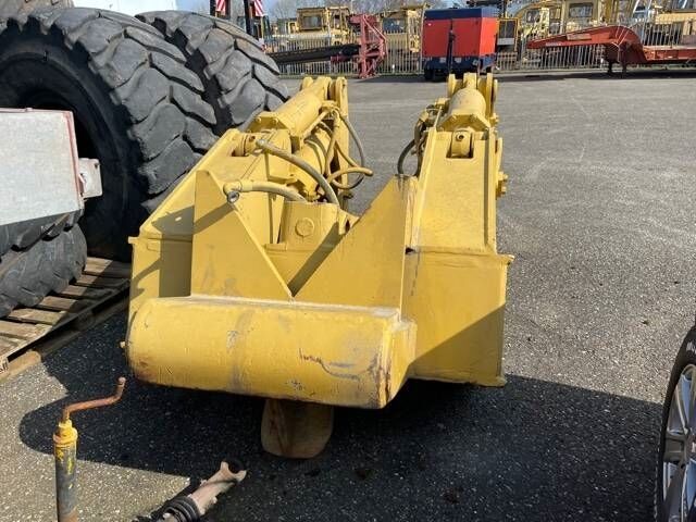 CAT D 8 R Ripper CAT D 8 R Ripper - Zabijač za Građevinska mašina: slika 2 CAT D 8 R Ripper CAT D 8 R Ripper - Zabijač za Građevinska mašina: slika 2