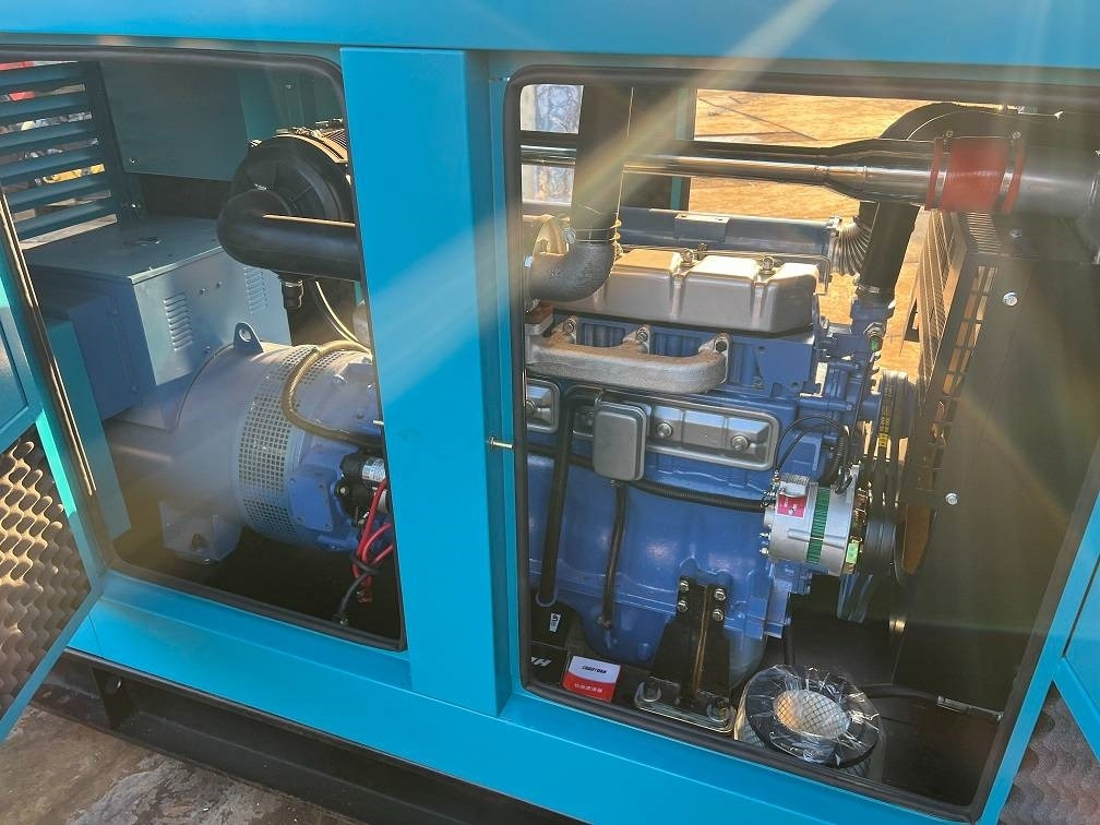 Novu Set generatora Ricardo 200KVA (160KW) SILENT GENERATOR 3 PHASE 50HZ 400V: slika 12