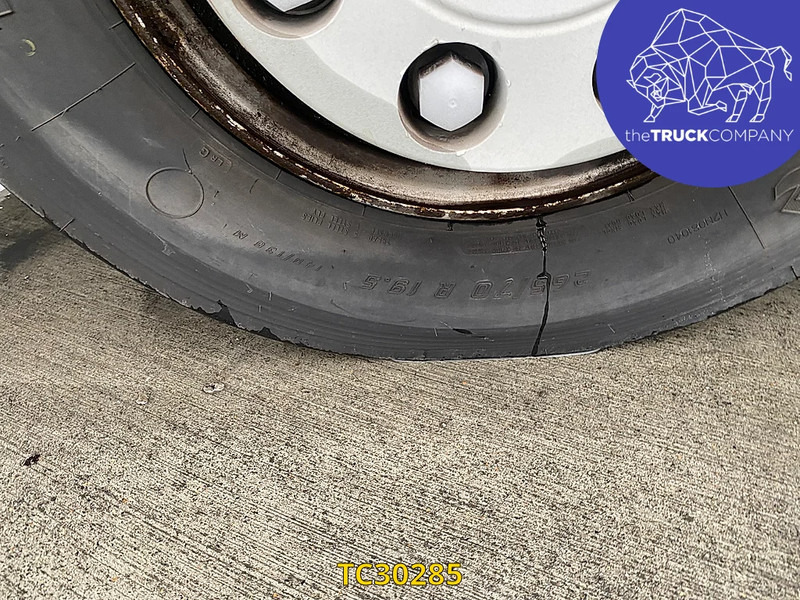 Kamion sa zatvorenim sandukom Renault Midlum 220: slika 12