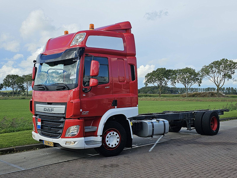 DAF CF 290 SPACECAB WB 570 - Kamion sa golom šasijom i zatvorenom kabinom: slika 2 DAF CF 290 SPACECAB WB 570 - Kamion sa golom šasijom i zatvorenom kabinom: slika 2