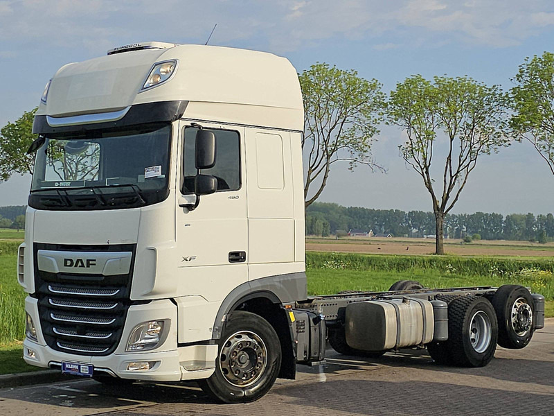 DAF XF 480 SSC 6X2 FAR - Kamion sa golom šasijom i zatvorenom kabinom: slika 2 DAF XF 480 SSC 6X2 FAR - Kamion sa golom šasijom i zatvorenom kabinom: slika 2