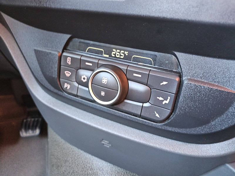 Kamion sa golom šasijom i zatvorenom kabinom DAF XF 480 SSC 6X2 FAR INTARDER: slika 13 Kamion sa golom šasijom i zatvorenom kabinom DAF XF 480 SSC 6X2 FAR INTARDER: slika 13