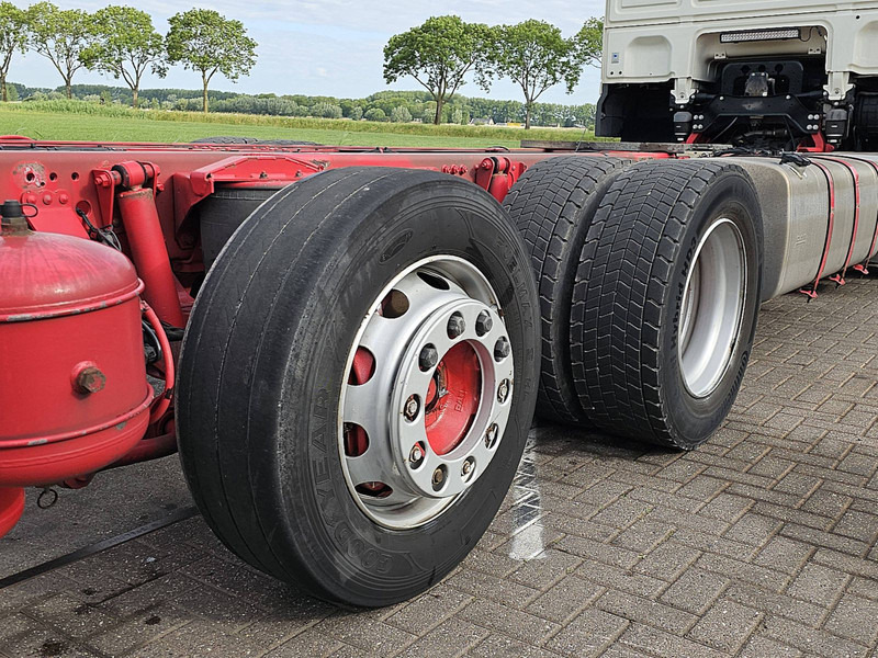 Kamion sa golom šasijom i zatvorenom kabinom DAF XF 480 SSC 6X2 FAR INTARDER: slika 17 Kamion sa golom šasijom i zatvorenom kabinom DAF XF 480 SSC 6X2 FAR INTARDER: slika 17