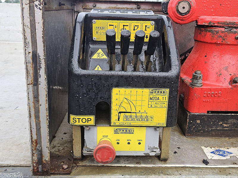 Dostavno vozilo s ravnom platformom Iveco Daily 40C15 XL FASSI laadkraan: slika 13 Dostavno vozilo s ravnom platformom Iveco Daily 40C15 XL FASSI laadkraan: slika 13