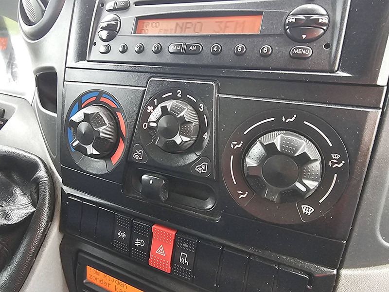 Dostavno vozilo s ravnom platformom Iveco Daily 40C15 XL FASSI laadkraan: slika 7 Dostavno vozilo s ravnom platformom Iveco Daily 40C15 XL FASSI laadkraan: slika 7