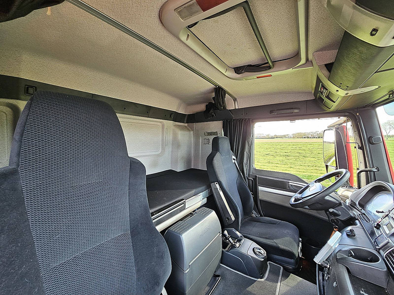 Kamion sa zatvorenim sandukom MAN 26.320 TGS: slika 15 Kamion sa zatvorenim sandukom MAN 26.320 TGS: slika 15