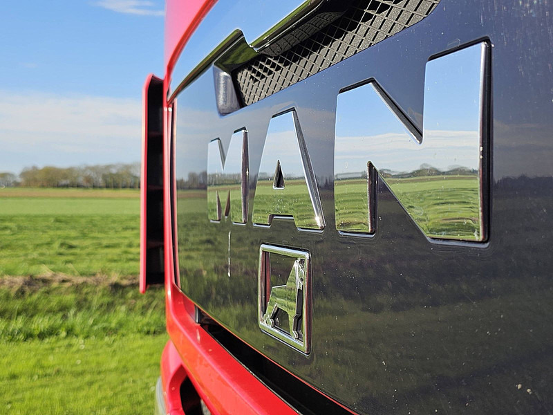 Kamion sa zatvorenim sandukom MAN 26.320 TGS: slika 20 Kamion sa zatvorenim sandukom MAN 26.320 TGS: slika 20