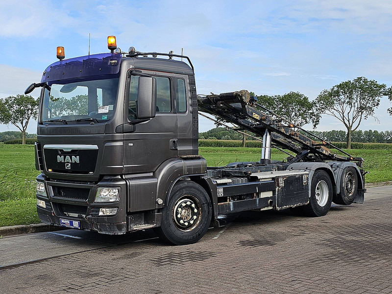 MAN 26.400 TGS 6X2 LL STEERAXLE - Kamion sa golom šasijom i zatvorenom kabinom: slika 2 MAN 26.400 TGS 6X2 LL STEERAXLE - Kamion sa golom šasijom i zatvorenom kabinom: slika 2