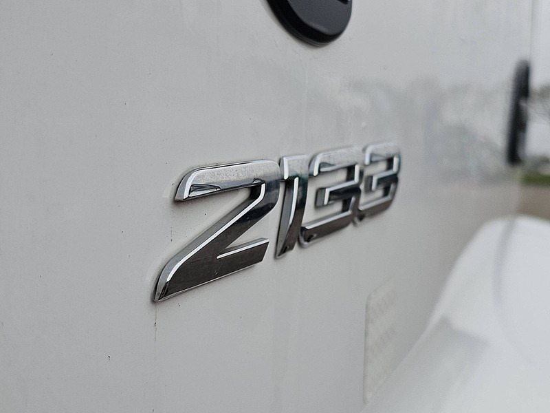 Kamion sa golom šasijom i zatvorenom kabinom Mercedes-Benz ACTROS 2133 MP5: slika 19 Kamion sa golom šasijom i zatvorenom kabinom Mercedes-Benz ACTROS 2133 MP5: slika 19