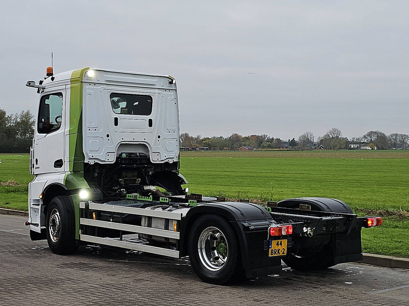 Kamion sa golom šasijom i zatvorenom kabinom Mercedes-Benz ACTROS 2133 MP5: slika 6 Kamion sa golom šasijom i zatvorenom kabinom Mercedes-Benz ACTROS 2133 MP5: slika 6