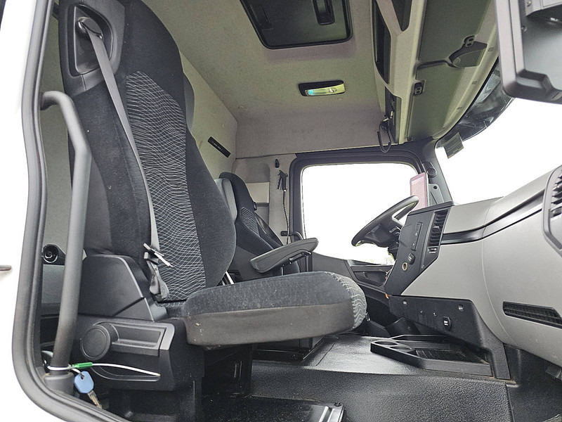 Kamion sa golom šasijom i zatvorenom kabinom Mercedes-Benz ACTROS 2133 MP5: slika 7 Kamion sa golom šasijom i zatvorenom kabinom Mercedes-Benz ACTROS 2133 MP5: slika 7