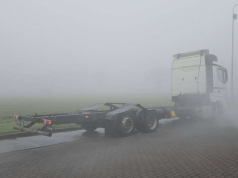 Mercedes-Benz ACTROS 2540 - Kamion sa golom šasijom i zatvorenom kabinom: slika 3 Mercedes-Benz ACTROS 2540 - Kamion sa golom šasijom i zatvorenom kabinom: slika 3