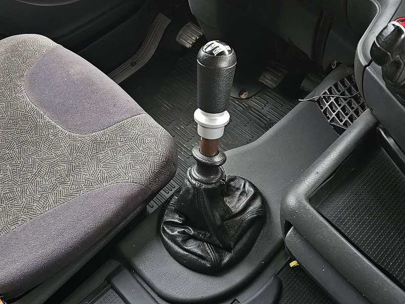 Lizing Scania R124.360 6X2*4 MANUAL 3+3 Scania R124.360 6X2*4 MANUAL 3+3: slika 10 Lizing Scania R124.360 6X2*4 MANUAL 3+3 Scania R124.360 6X2*4 MANUAL 3+3: slika 10