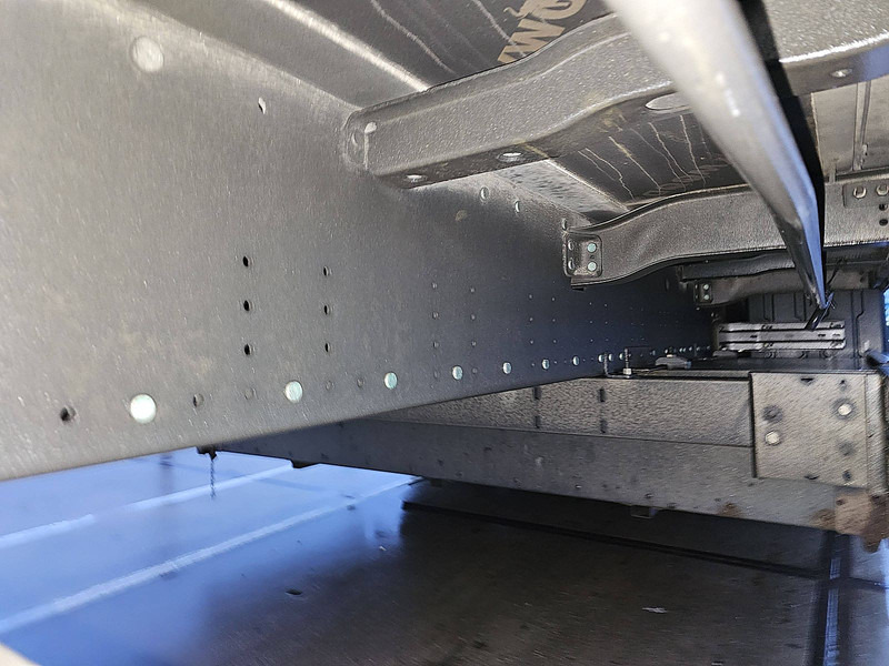 Poluprikolica sa ceradom Schmitz Cargobull SCB*S3T MEGA,HUBDACH,EDSCHA: slika 9 Poluprikolica sa ceradom Schmitz Cargobull SCB*S3T MEGA,HUBDACH,EDSCHA: slika 9