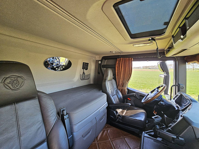 Interior photo 3: Tegljač Scania R450 6X2*4NB RET. LEATHER