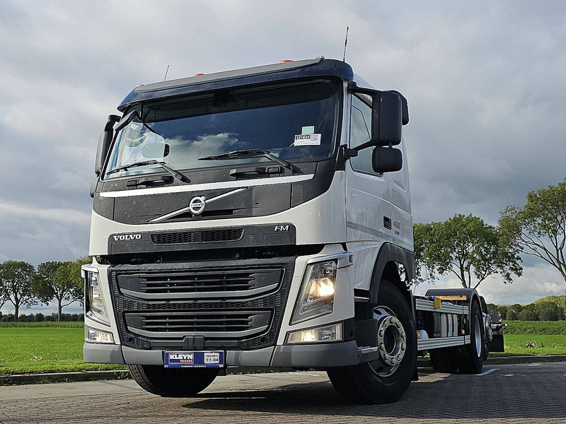 Volvo FM 420 retarder, 6x2*4 - Kamion sa golom šasijom i zatvorenom kabinom: slika 1 Volvo FM 420 retarder, 6x2*4 - Kamion sa golom šasijom i zatvorenom kabinom: slika 1