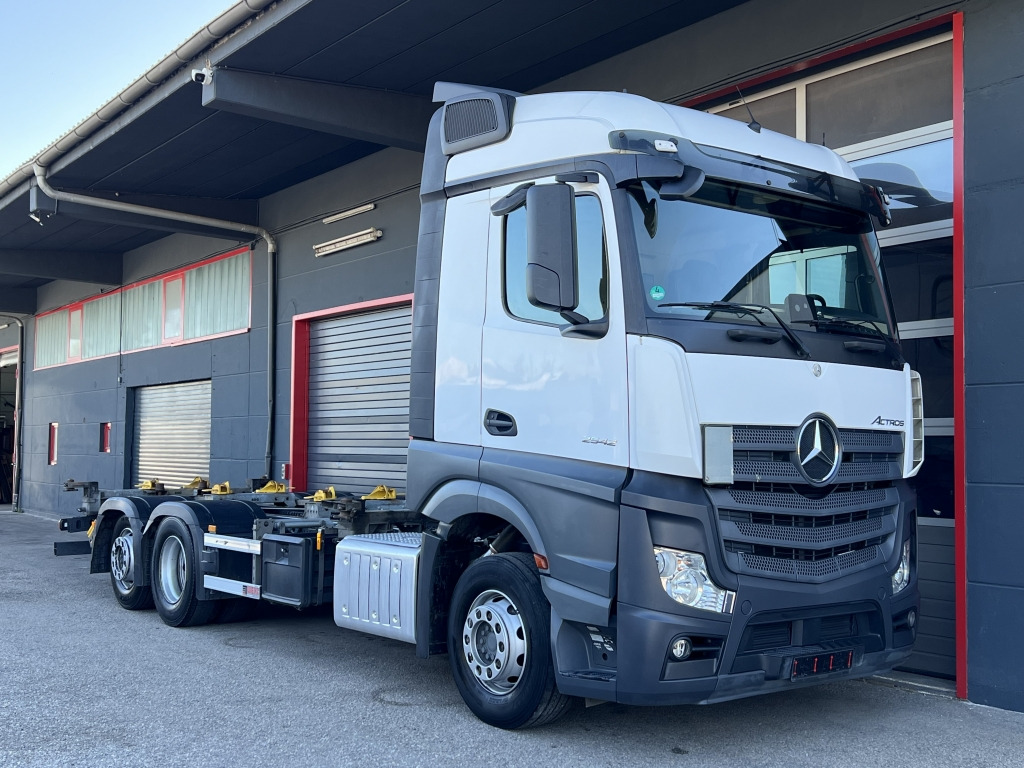Mercedes-Benz Actros 2542 Klima Retader SDG715 745 BDF Scheckh - Kamion za prevoz kontejnera/ Kamion sa promenjivim sandukom: slika 1 Mercedes-Benz Actros 2542 Klima Retader SDG715 745 BDF Scheckh - Kamion za prevoz kontejnera/ Kamion sa promenjivim sandukom: slika 1