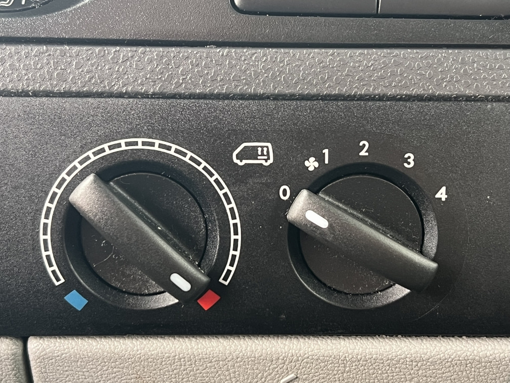 VW T5 Kombi 2,0 TDI BlueMotion Klima 9-Sitzer - Automobil: slika 2 VW T5 Kombi 2,0 TDI BlueMotion Klima 9-Sitzer - Automobil: slika 2