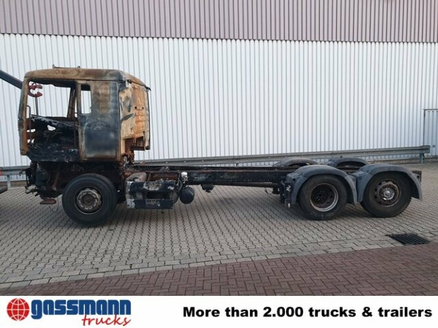 MAN TGA 26.440 6x2 BL Brandschaden - Kamion sa golom šasijom i zatvorenom kabinom: slika 4 MAN TGA 26.440 6x2 BL Brandschaden - Kamion sa golom šasijom i zatvorenom kabinom: slika 4