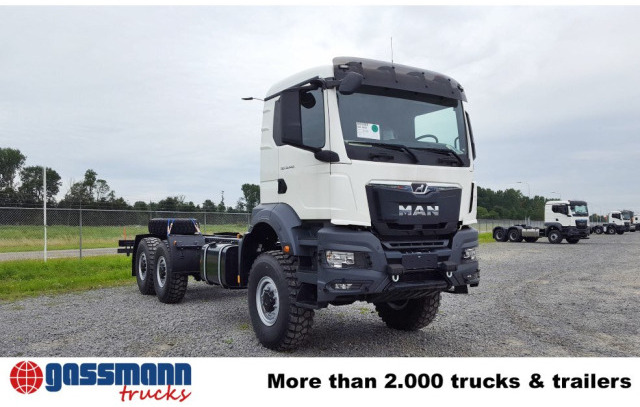 MAN TGS 33.440 6x6 BB CH, Euro2, Einzelbereifung, 4x - Kamion sa golom šasijom i zatvorenom kabinom: slika 2 MAN TGS 33.440 6x6 BB CH, Euro2, Einzelbereifung, 4x - Kamion sa golom šasijom i zatvorenom kabinom: slika 2