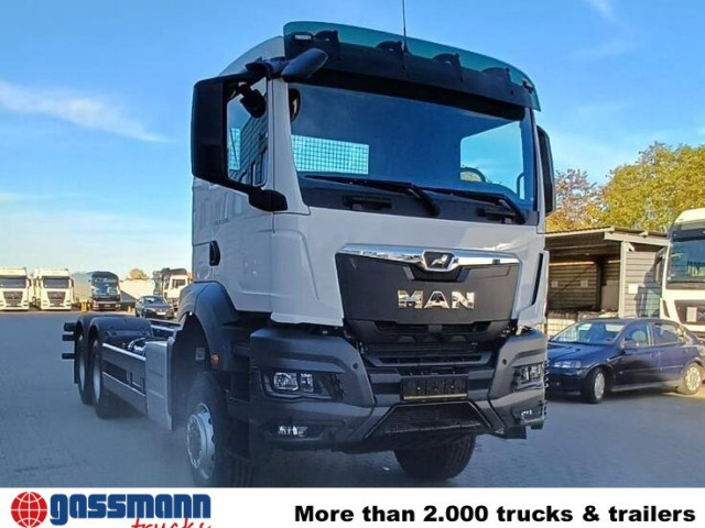 MAN TGS 33.440 6x6 BB CH, Hohe Bauart, Nebenantrieb - Kamion sa golom šasijom i zatvorenom kabinom: slika 3 MAN TGS 33.440 6x6 BB CH, Hohe Bauart, Nebenantrieb - Kamion sa golom šasijom i zatvorenom kabinom: slika 3