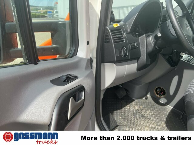 Mercedes-Benz Sprinter 516 CDI 4x2, Rettungswagen, Bi-Xenon - Furgon: slika 4 Mercedes-Benz Sprinter 516 CDI 4x2, Rettungswagen, Bi-Xenon - Furgon: slika 4
