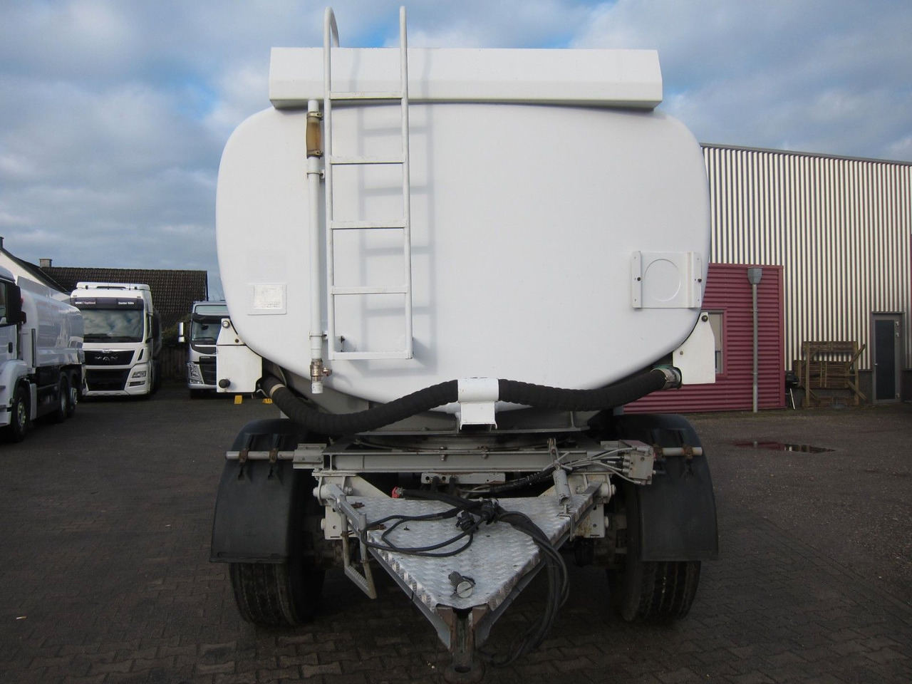 Lindner & Fischer 18400ltr 3 Kammern Oben-Unten - Prikolica cisterna: slika 2 Lindner & Fischer 18400ltr 3 Kammern Oben-Unten - Prikolica cisterna: slika 2