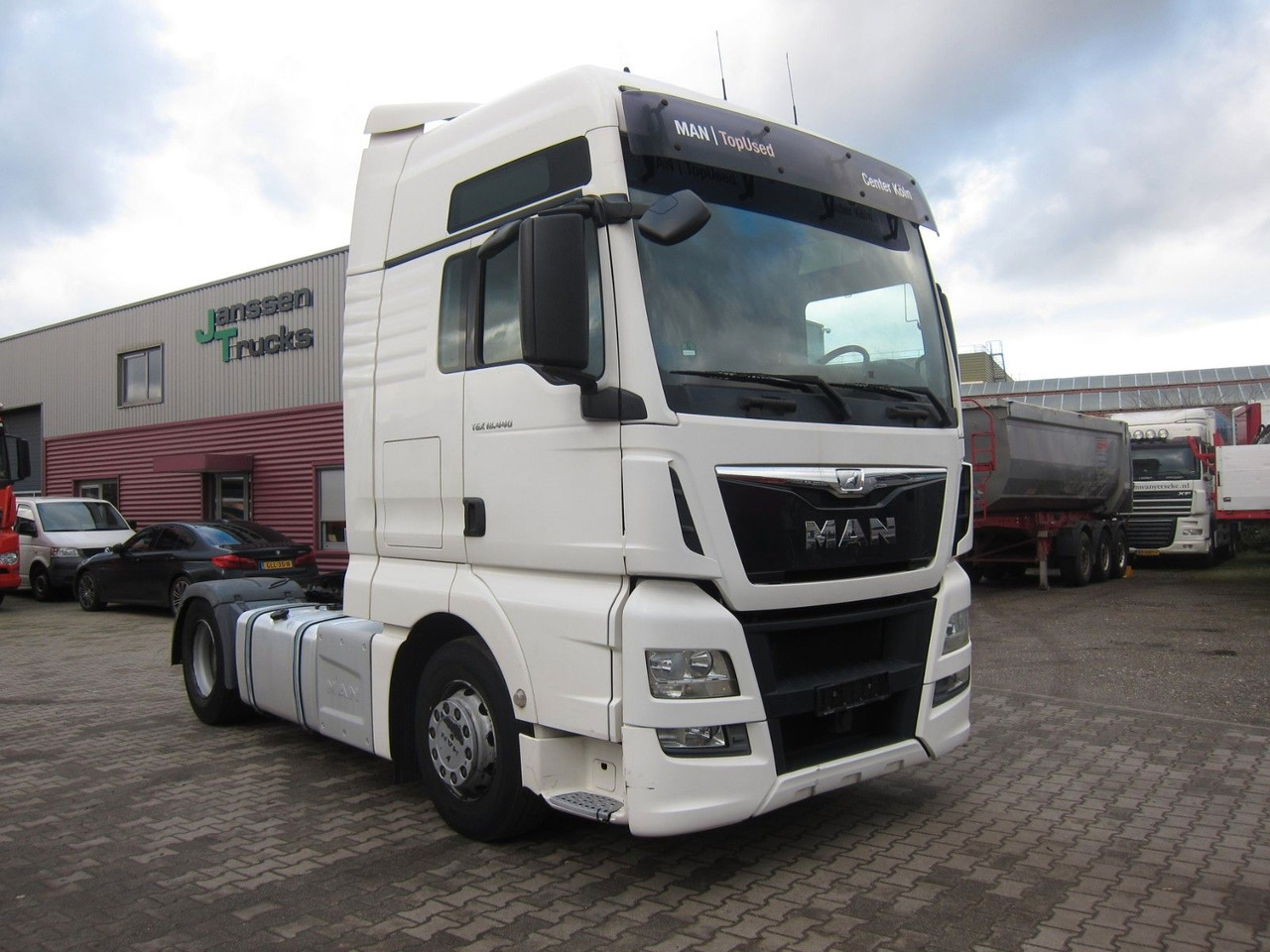 MAN TGX 18 440 XXL Retarder 730tkm 2xTank - Tegljač: slika 1 MAN TGX 18 440 XXL Retarder 730tkm 2xTank - Tegljač: slika 1