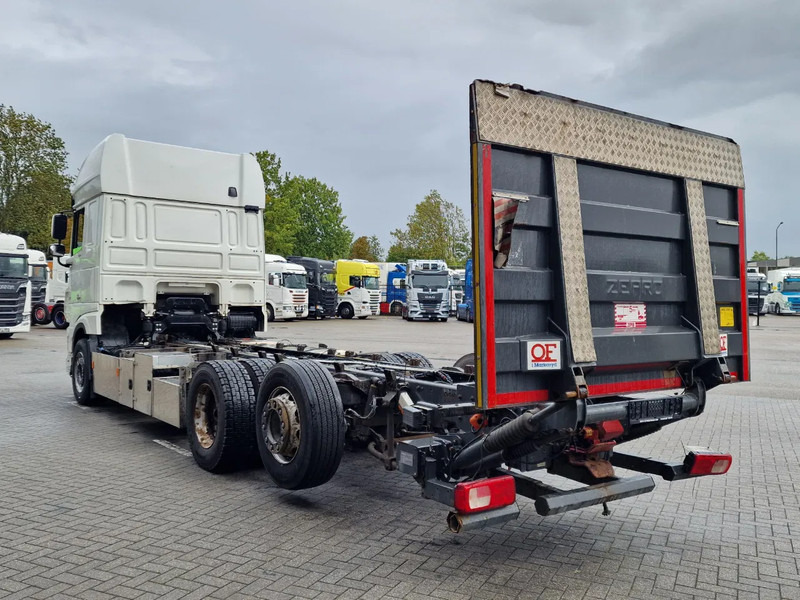 DAF XF 530 SuperSpaceCab 6x2*4 - Chassis 740 cm - Loadlift - Steering axle - Leather - - Kamion sa golom šasijom i zatvorenom kabinom: slika 5 DAF XF 530 SuperSpaceCab 6x2*4 - Chassis 740 cm - Loadlift - Steering axle - Leather - - Kamion sa golom šasijom i zatvorenom kabinom: slika 5