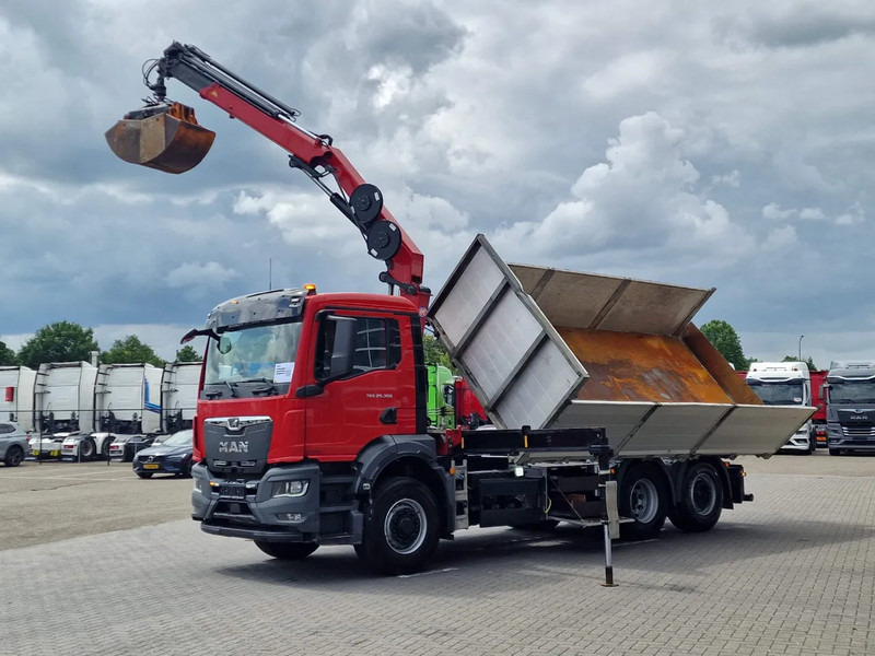 MAN TGS 26.360 6x4 Hydrodrive / Crane HMF1920K-RCS / 3 way tipper HMF / Low KM 110.700! - Kamion sa dizalicom: slika 3 MAN TGS 26.360 6x4 Hydrodrive / Crane HMF1920K-RCS / 3 way tipper HMF / Low KM 110.700! - Kamion sa dizalicom: slika 3