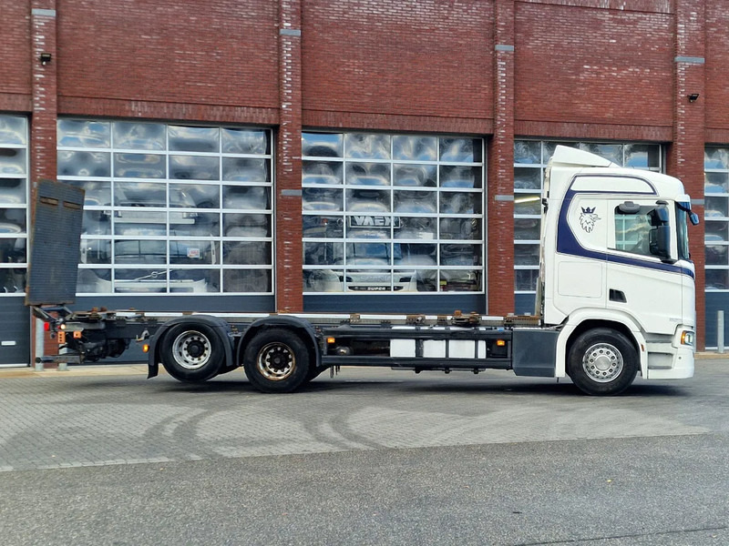 Kamion sa golom šasijom i zatvorenom kabinom Scania R500 NGS 6x2 - Chassis - 4.95 WB - Loadlift - Retarder - Full air - Navi - Led: slika 11