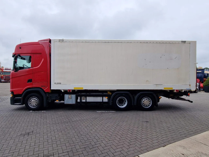 Scania S500 NGS B6X2NB BDF / Box / Loadinglift / Full air / retarder - Kamion sa zatvorenim sandukom: slika 4 Scania S500 NGS B6X2NB BDF / Box / Loadinglift / Full air / retarder - Kamion sa zatvorenim sandukom: slika 4