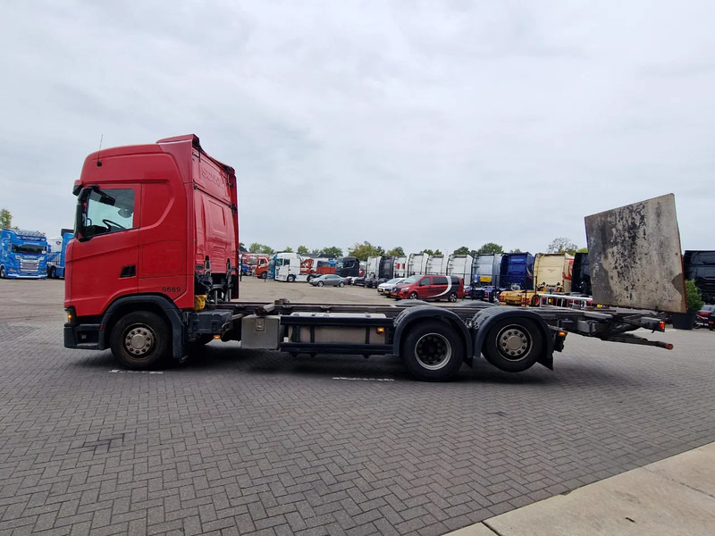 Scania S500 NGS Highline 6x2 - BDF - Full air - Loadlift - Navi - Retarder - Kamion za prevoz kontejnera/ Kamion sa promenjivim sandukom: slika 4 Scania S500 NGS Highline 6x2 - BDF - Full air - Loadlift - Navi - Retarder - Kamion za prevoz kontejnera/ Kamion sa promenjivim sandukom: slika 4