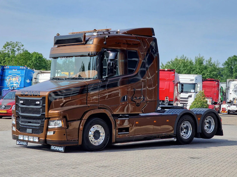 Scania 520ST V8 NGS 6x2 TUFT Torpedo - New Build & Paint - New BUFFL interior - Show truck - Tegljač: slika 3 Scania 520ST V8 NGS 6x2 TUFT Torpedo - New Build & Paint - New BUFFL interior - Show truck - Tegljač: slika 3