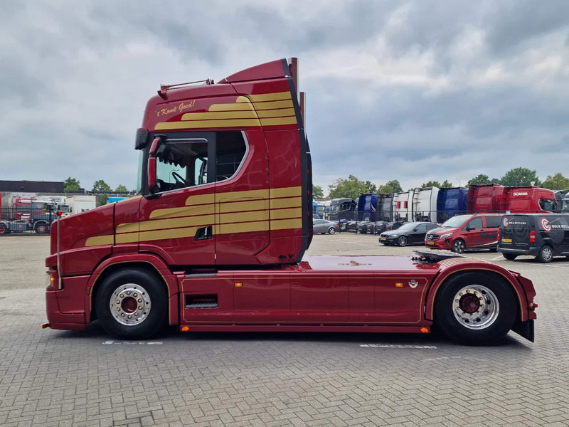 Scania 530ST V8 NGS Tuft R Torpedo - New - Full spec - BUFFL In- and Exterior - Show truck - Tegljač: slika 5 Scania 530ST V8 NGS Tuft R Torpedo - New - Full spec - BUFFL In- and Exterior - Show truck - Tegljač: slika 5