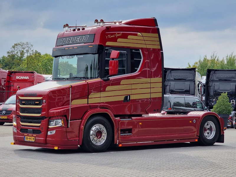 Scania 530ST V8 NGS Tuft R Torpedo - New - Full spec - BUFFL In- and Exterior - Show truck - Tegljač: slika 4 Scania 530ST V8 NGS Tuft R Torpedo - New - Full spec - BUFFL In- and Exterior - Show truck - Tegljač: slika 4