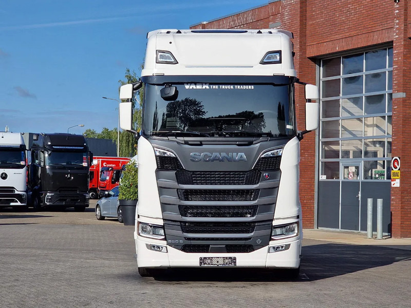 Scania 590S V8 NGS Highline 4x2 - New - Facelift - Full spec - Retarder - Leather - Full air - Tegljač: slika 2 Scania 590S V8 NGS Highline 4x2 - New - Facelift - Full spec - Retarder - Leather - Full air - Tegljač: slika 2