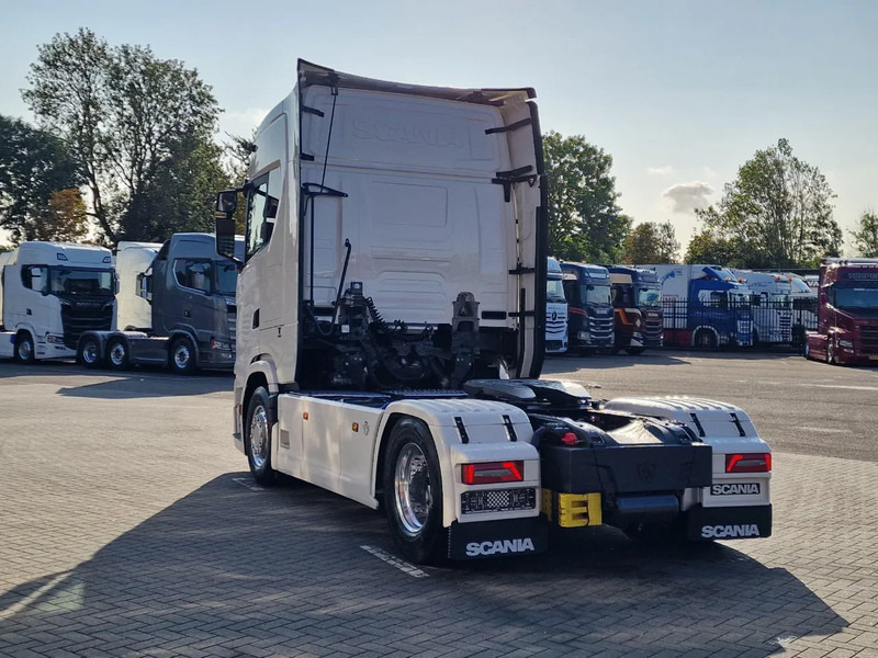 Scania 590S V8 NGS Highline 4x2 - New - Facelift - Full spec - Retarder - Leather - Full air - Tegljač: slika 5 Scania 590S V8 NGS Highline 4x2 - New - Facelift - Full spec - Retarder - Leather - Full air - Tegljač: slika 5
