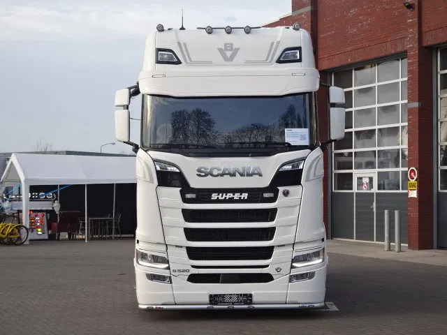 Scania 590S V8 NGS Highline 4x2 - New - Retarder - Leather - Alloy wheels Led - Navi - NEW! - Tegljač: slika 2 Scania 590S V8 NGS Highline 4x2 - New - Retarder - Leather - Alloy wheels Led - Navi - NEW! - Tegljač: slika 2
