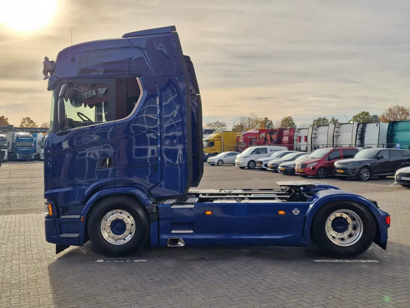 Scania 660S V8 NGS Highline 4x2 - Full spec - Retarder - Night Clima - Leather - Led - Full air - New Dashboard - Tegljač: slika 4 Scania 660S V8 NGS Highline 4x2 - Full spec - Retarder - Night Clima - Leather - Led - Full air - New Dashboard - Tegljač: slika 4