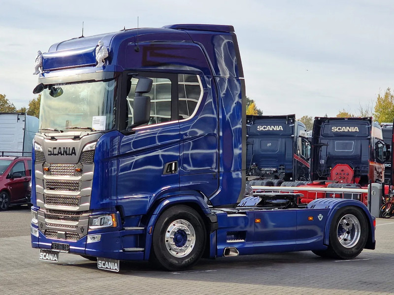 Scania 660S V8 NGS Highline 4x2 - Full spec - Retarder - Night Clima - Leather - Led - Full air - New Dashboard - Tegljač: slika 3 Scania 660S V8 NGS Highline 4x2 - Full spec - Retarder - Night Clima - Leather - Led - Full air - New Dashboard - Tegljač: slika 3