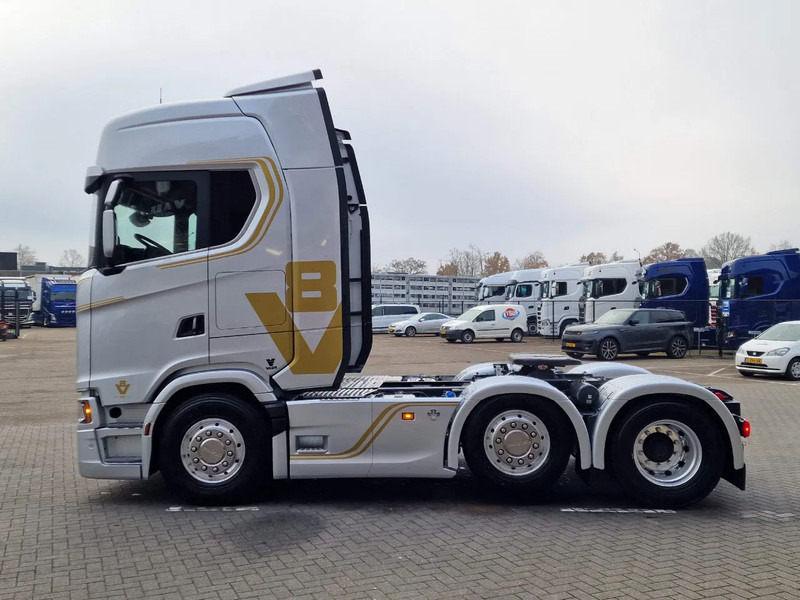 Scania 660S V8 NGS Highline 6x2/4 - New - Full spec - Retarder - Night clima - Led - Leather - Navi - Tegljač: slika 4 Scania 660S V8 NGS Highline 6x2/4 - New - Full spec - Retarder - Night clima - Led - Leather - Navi - Tegljač: slika 4