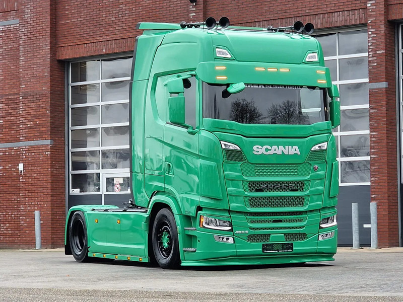 Scania S460 Highline 4x2 - NEW - Full spec - Custom exterior - Full air - Retarder - Show truck - Tegljač: slika 1 Scania S460 Highline 4x2 - NEW - Full spec - Custom exterior - Full air - Retarder - Show truck - Tegljač: slika 1