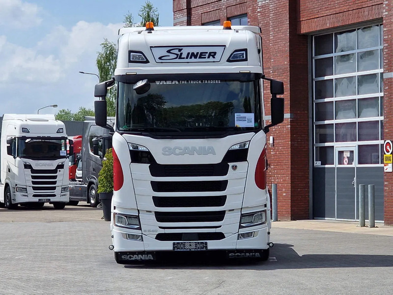 Scania S520 V8 NGS Highline 4x2 - Low deck - Retarder - Custom interior - Night clima - Full air - Led - Navi - Tegljač: slika 2 Scania S520 V8 NGS Highline 4x2 - Low deck - Retarder - Custom interior - Night clima - Full air - Led - Navi - Tegljač: slika 2