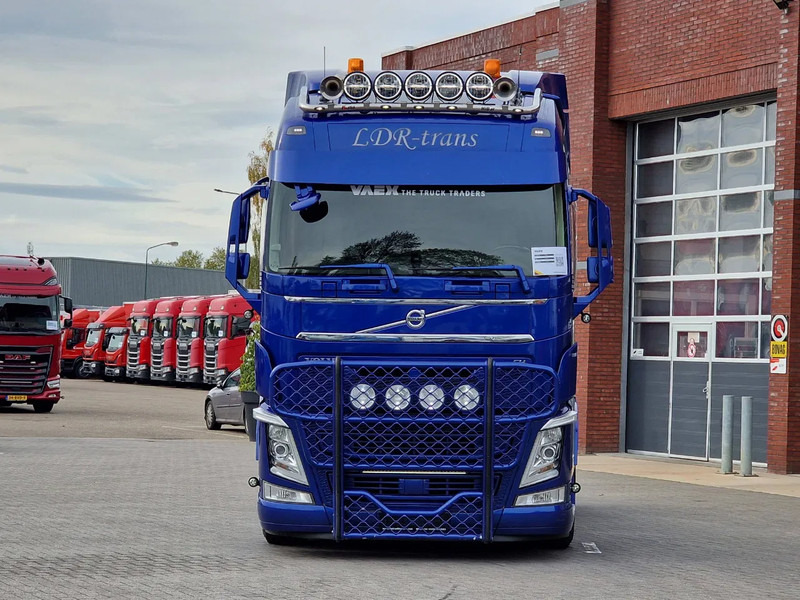 Volvo FH 13.500 Globetrotter 4x2 - Full air - Bull bar - Leather - Fridge - Lightbar - Tegljač: slika 2 Volvo FH 13.500 Globetrotter 4x2 - Full air - Bull bar - Leather - Fridge - Lightbar - Tegljač: slika 2