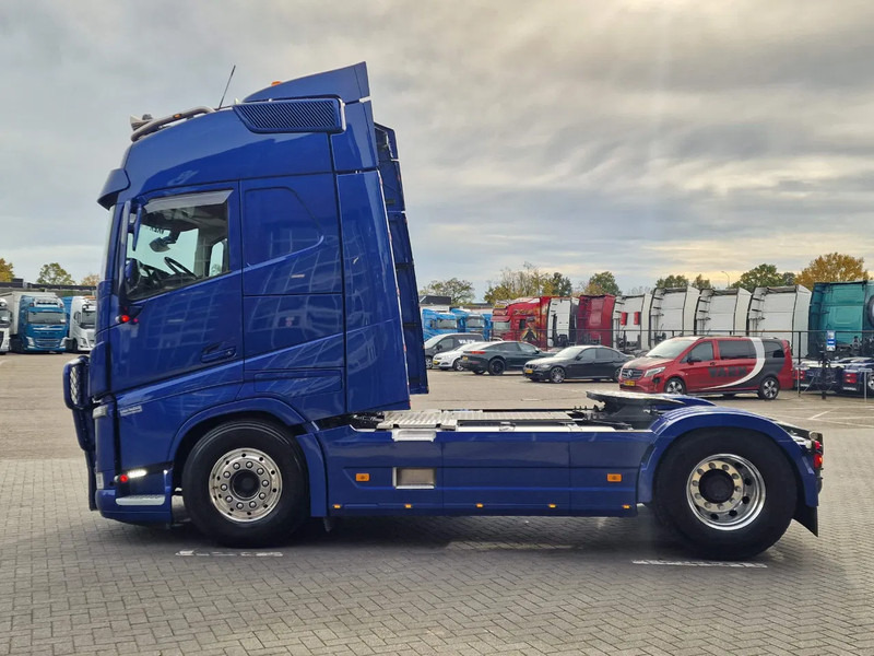 Volvo FH 13.500 Globetrotter 4x2 - Full air - Bull bar - Leather - Fridge - Lightbar - Tegljač: slika 4 Volvo FH 13.500 Globetrotter 4x2 - Full air - Bull bar - Leather - Fridge - Lightbar - Tegljač: slika 4