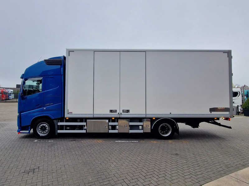 Volvo FH 13.460 Globetrotter XL 4x2 - Box with side doors - Manual gearbox - Full air - Kamion sa zatvorenim sandukom: slika 5 Volvo FH 13.460 Globetrotter XL 4x2 - Box with side doors - Manual gearbox - Full air - Kamion sa zatvorenim sandukom: slika 5