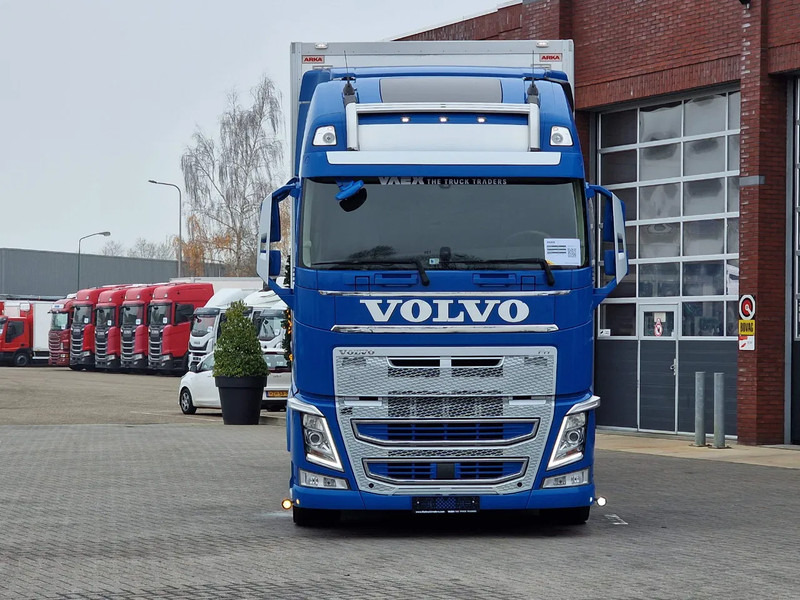 Volvo FH 13.460 Globetrotter XL 4x2 - Box with side doors - Manual gearbox - Full air - Kamion sa zatvorenim sandukom: slika 2 Volvo FH 13.460 Globetrotter XL 4x2 - Box with side doors - Manual gearbox - Full air - Kamion sa zatvorenim sandukom: slika 2